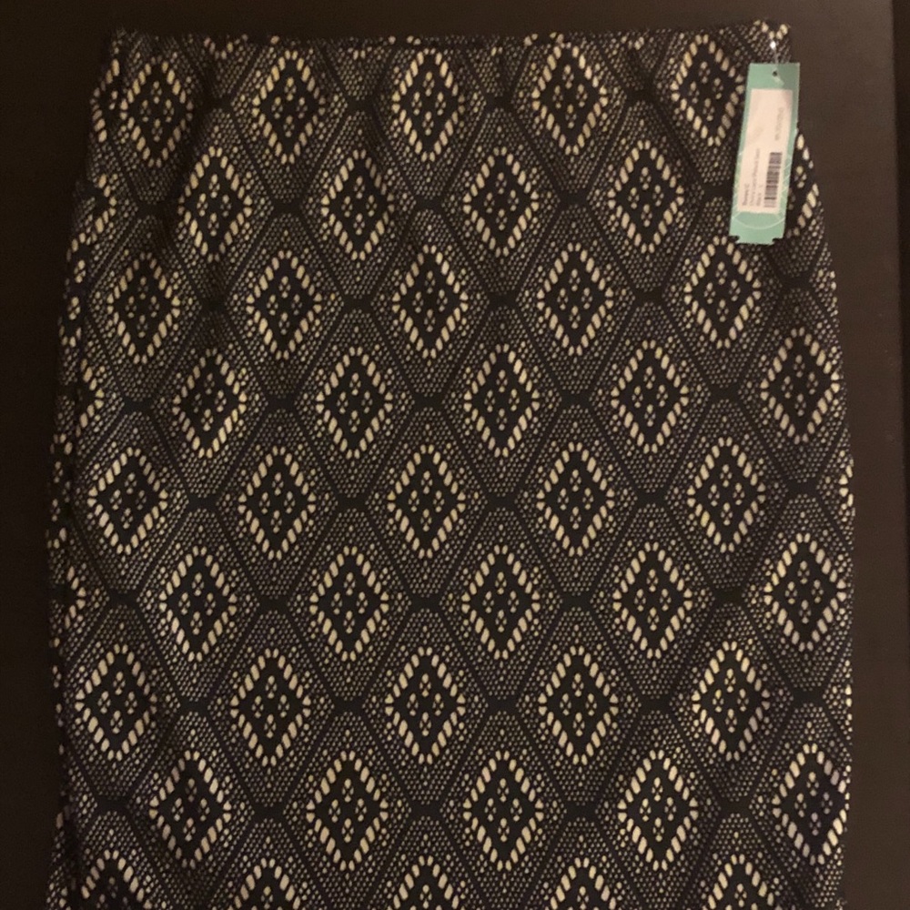 Elvira lace pencil skirt